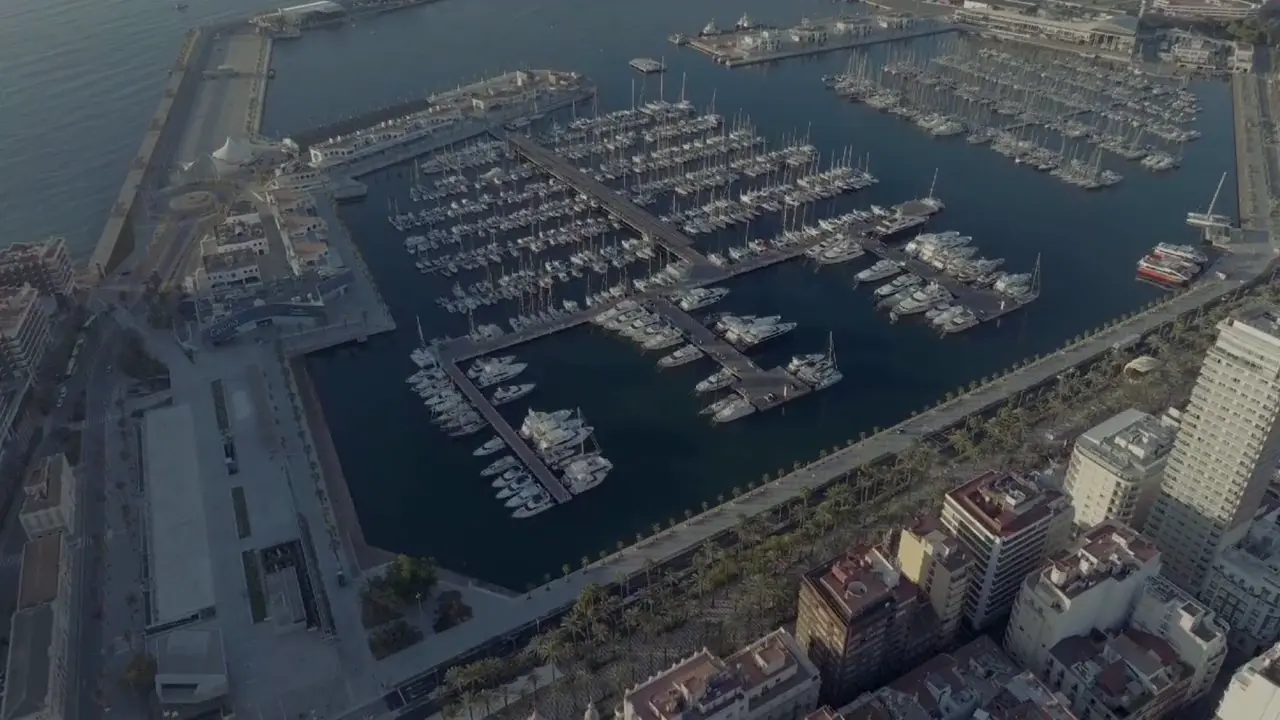 Vista cenital del puerto deportivo de Alicante